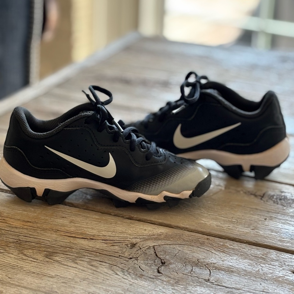 Nike Diamond Fasflex Baseball Cleats. Kid’s  Sz-12 Black/ White. GUC